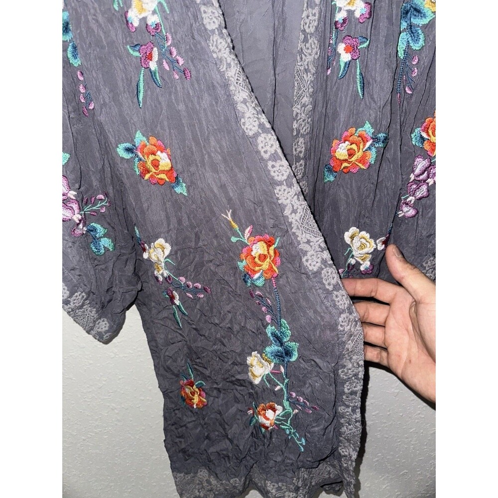 Johnny Was Heavy Embroidered Floral Bohemian Kimono Long Sleeve Wolfe Gray Sz MD - Picture 5 of 6